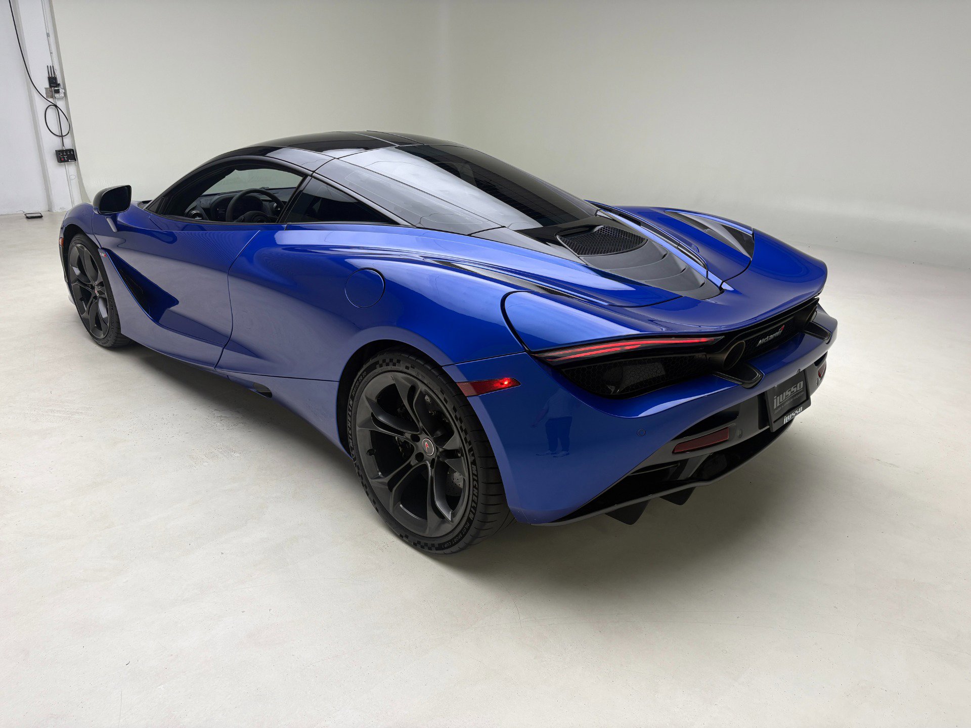 Used 2018 McLaren 720S Performance photo 9