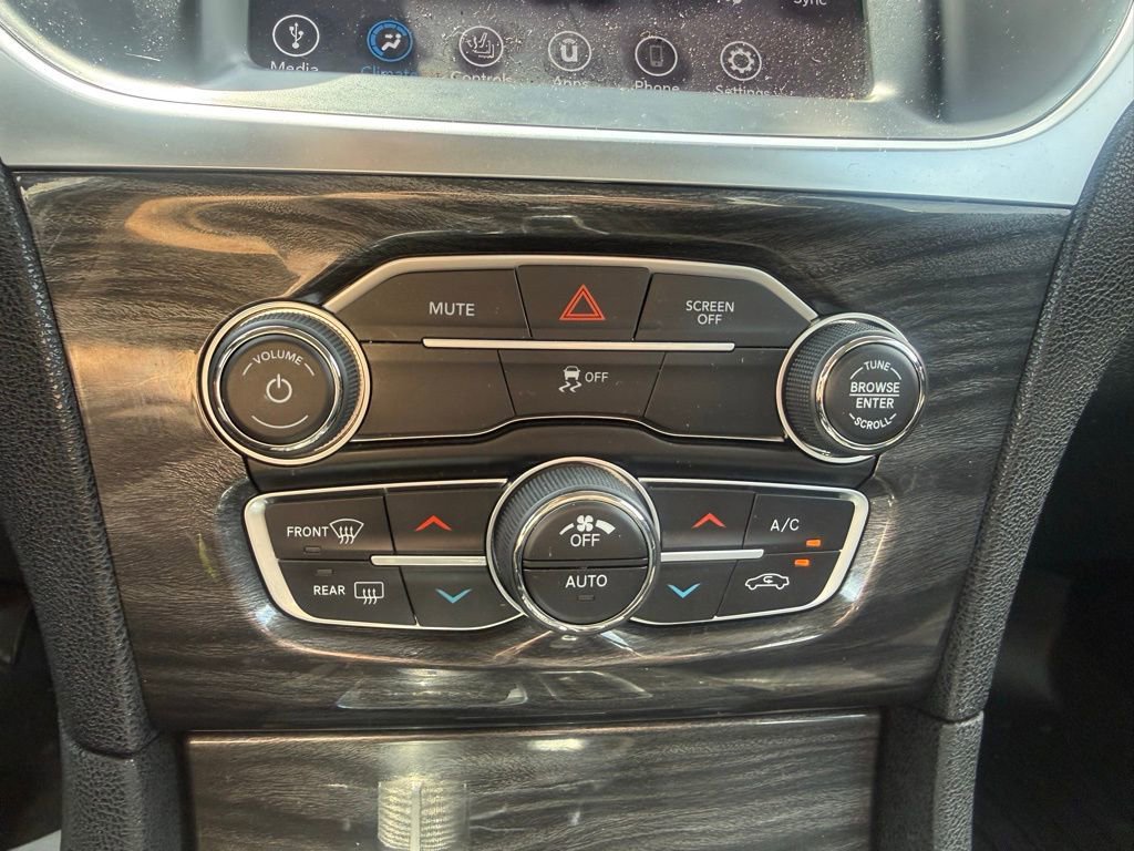 2020 Chrysler 300 Touring L