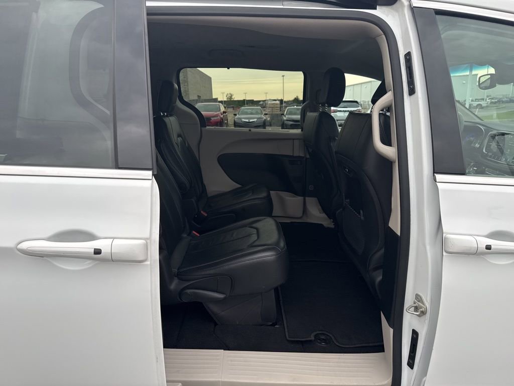 2022 Chrysler Pacifica Touring-L