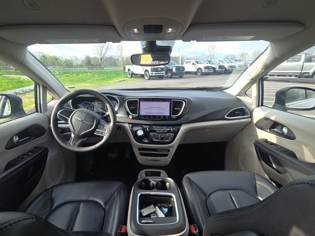 2023 Chrysler Pacifica Touring-L