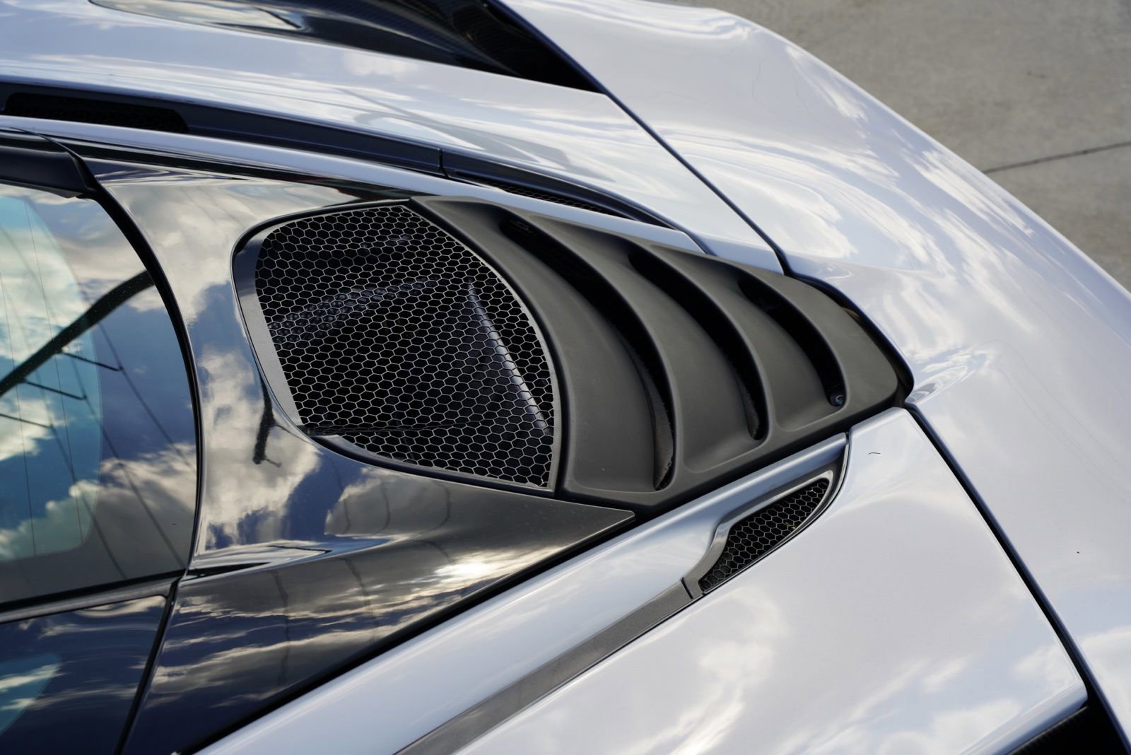 Used 2018 McLaren 720S photo 17