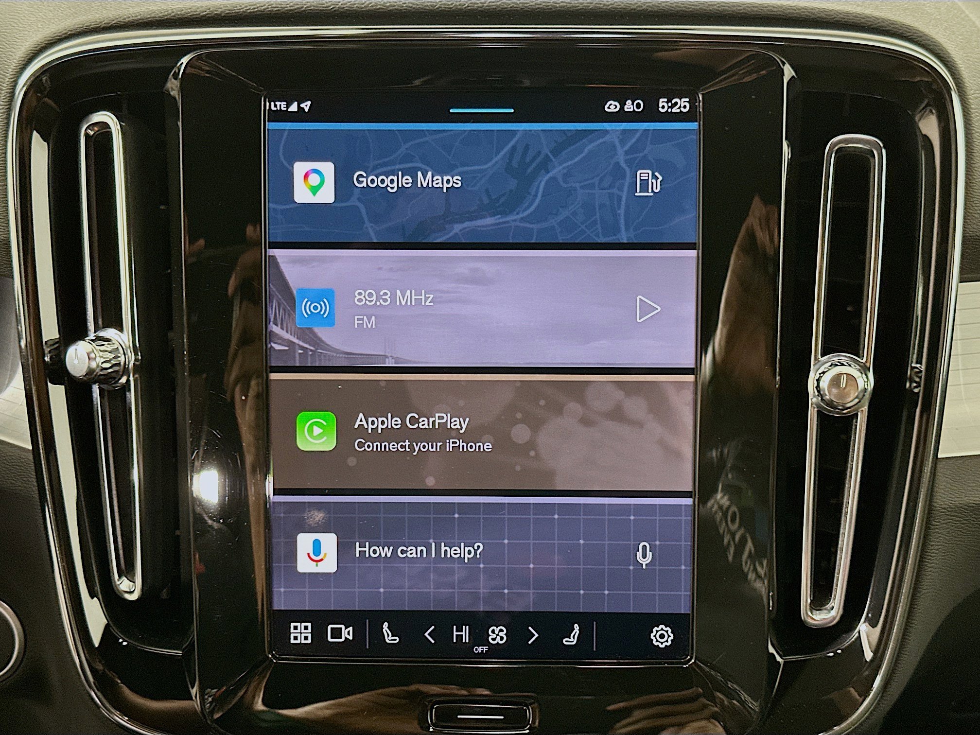 2025 Volvo Xc40 B5 Core