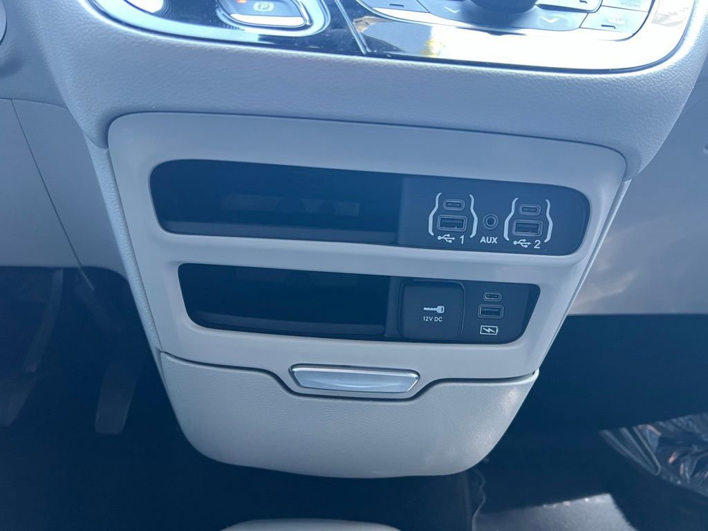 2022 Chrysler Pacifica Touring-L