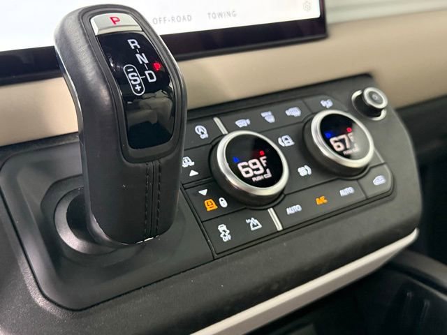 2023 Land Rover Defender 130 SE