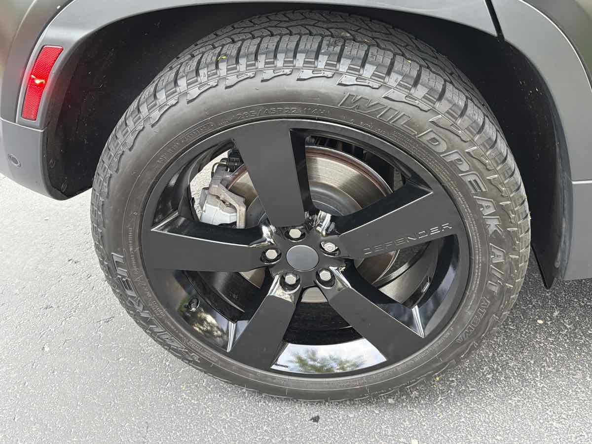 2024 Land Rover Defender 110 SE