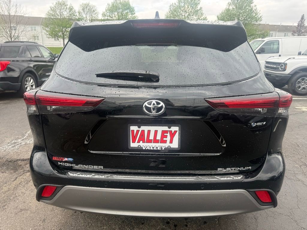2025 Toyota Highlander Platinum