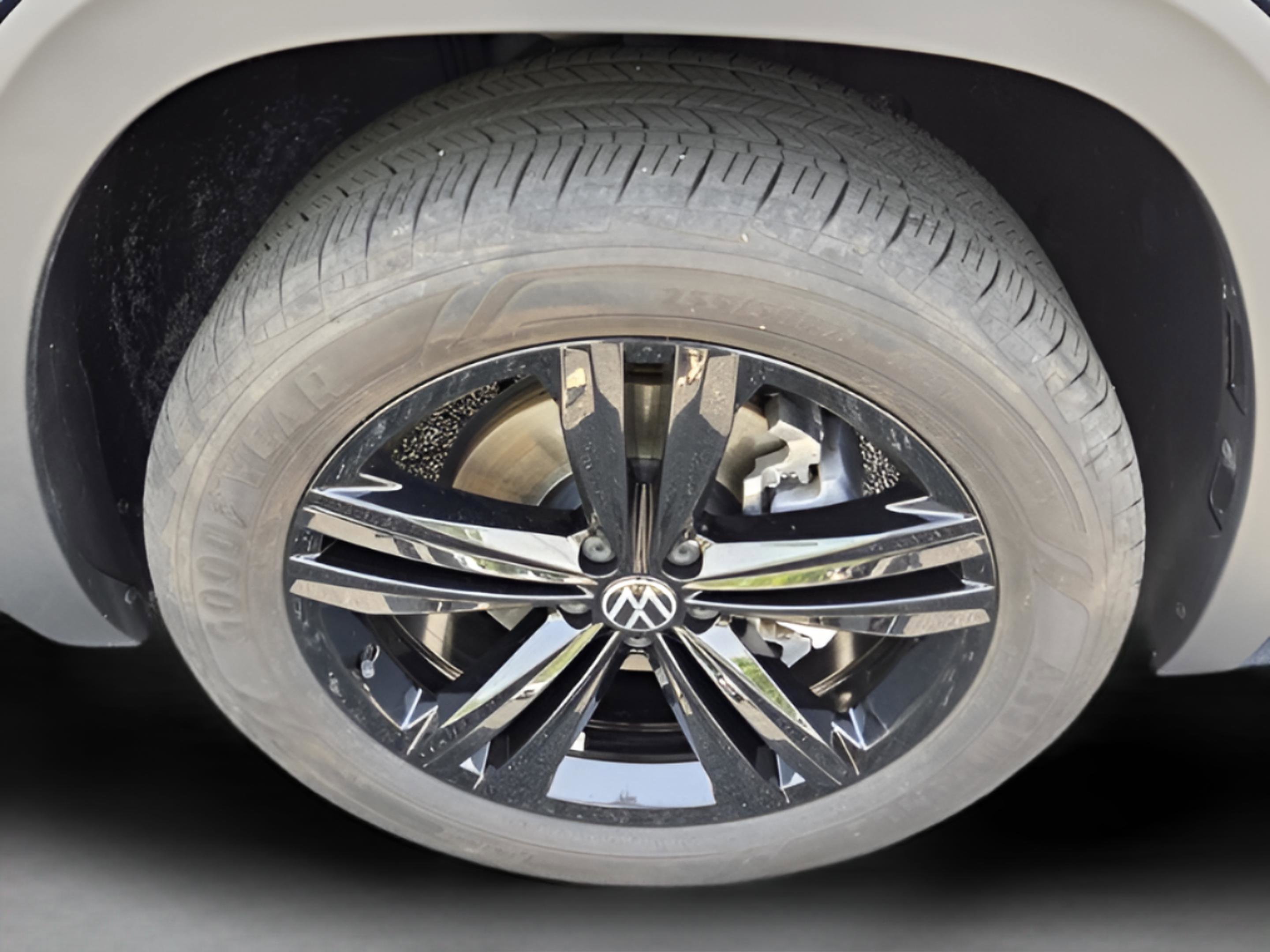 2023 Volkswagen Atlas Cross Sport SEL R-Line