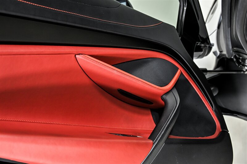 Used 2018 McLaren 720S Performance photo 17