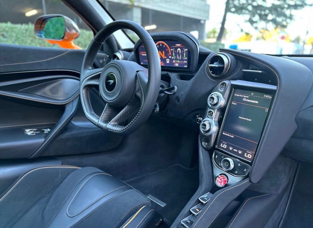 Used 2021 McLaren 720S Performance photo 18