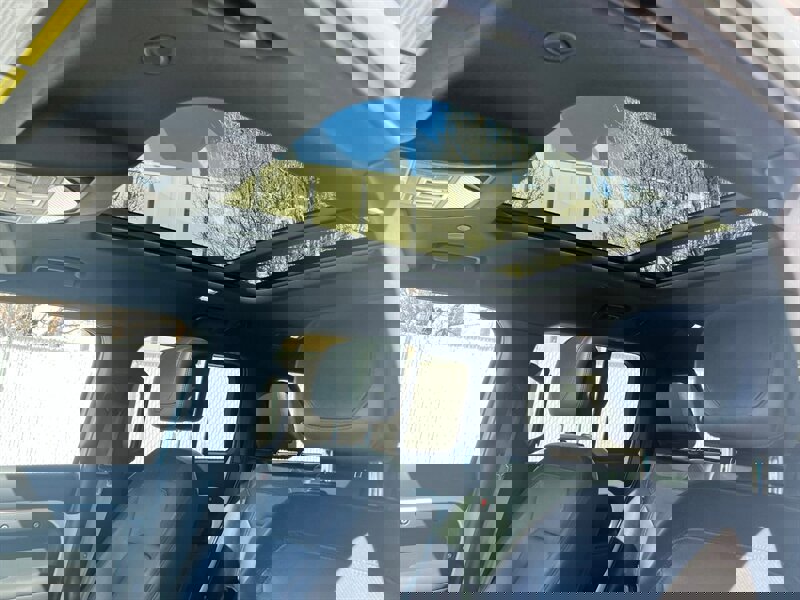 2023 Land Rover Defender 130 X-Dynamic SE