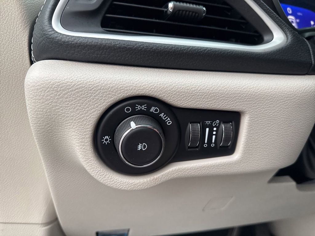 2022 Chrysler Pacifica Touring-L