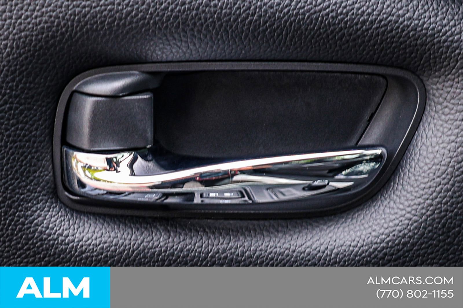 2023 Nissan Titan SV