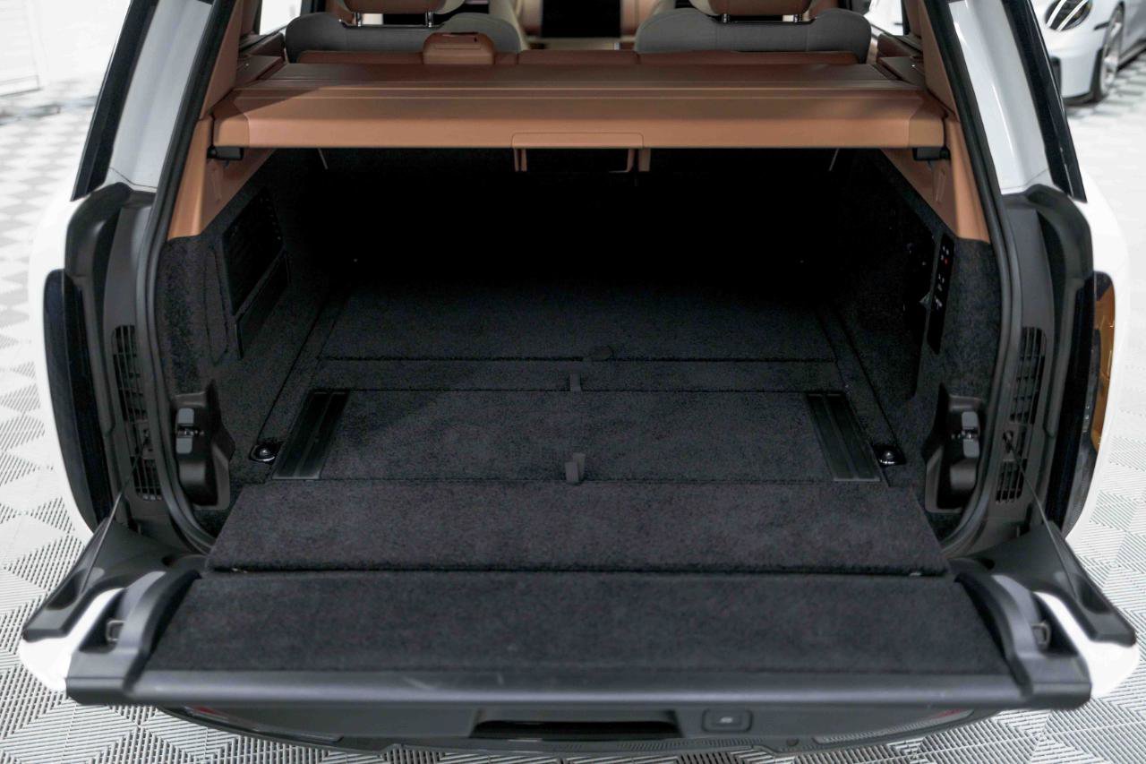 2024 Land Rover Range Rover SV