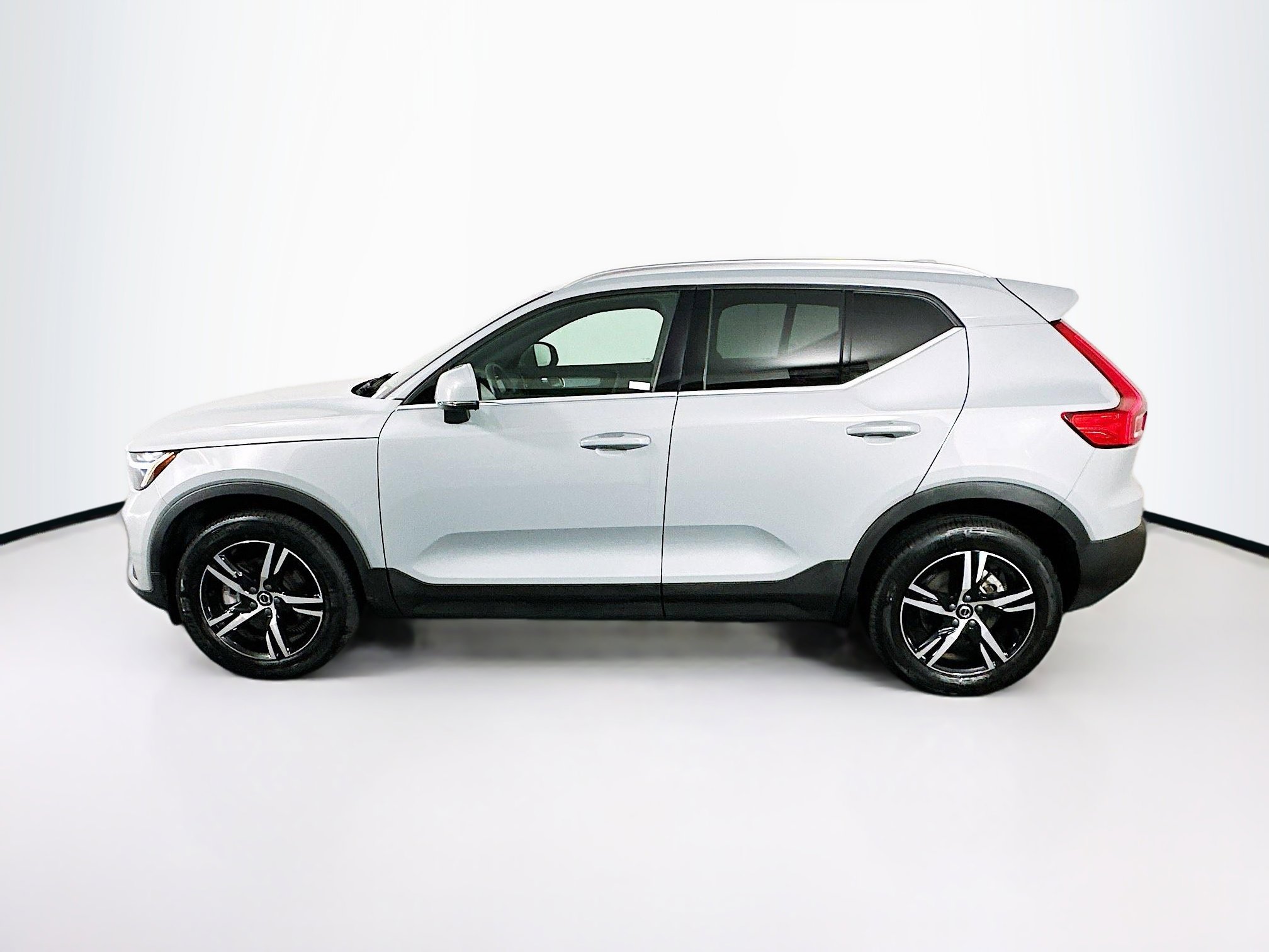 2025 Volvo Xc40 B5 Core