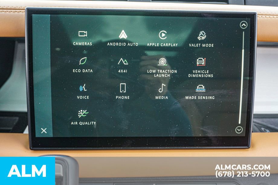 2023 Land Rover Defender 130 SE