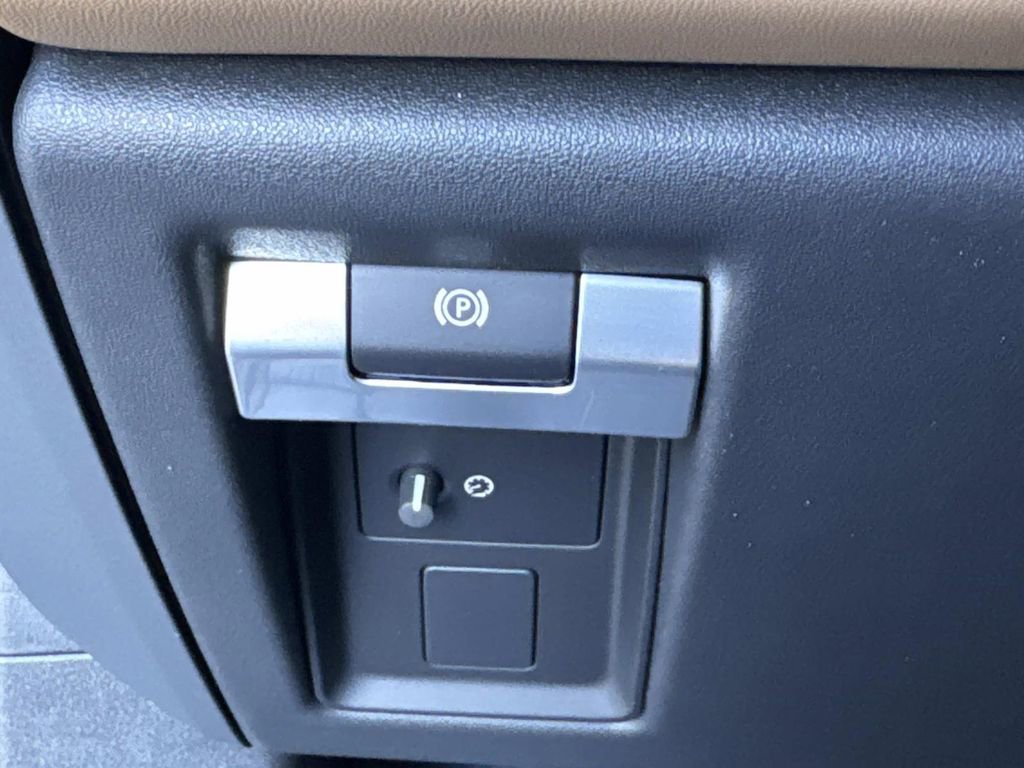 2026 Land Rover Defender 110 X-Dynamic SE