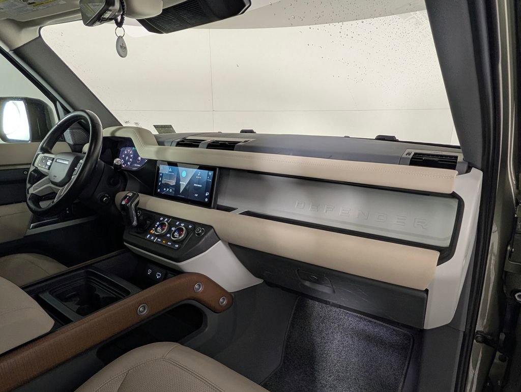 2022 Land Rover Defender 110 SE