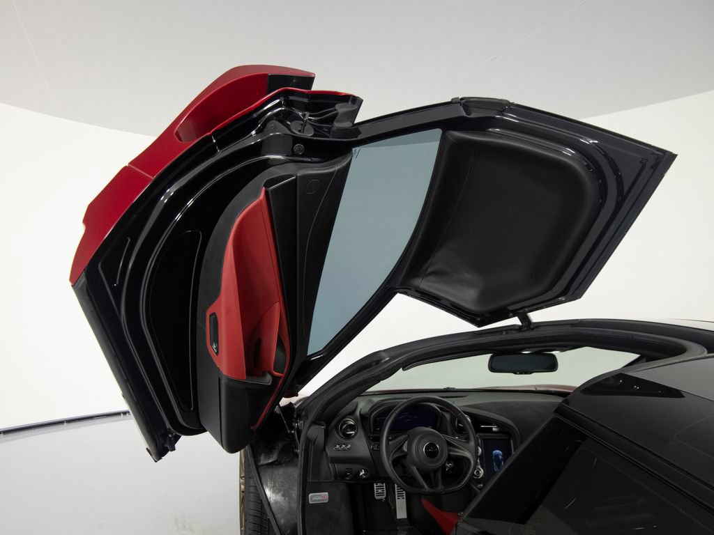 Used 2018 McLaren 720S photo 10