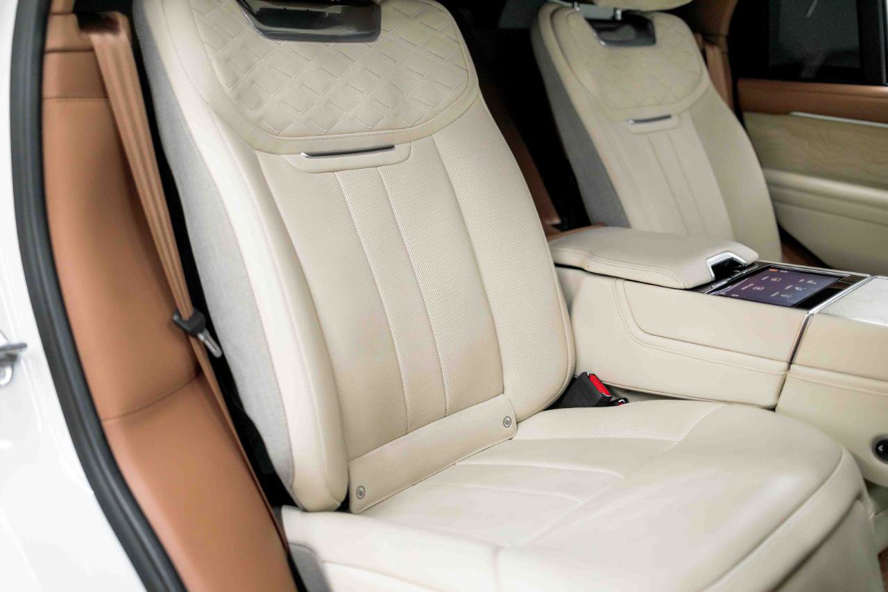 2024 Land Rover Range Rover SV