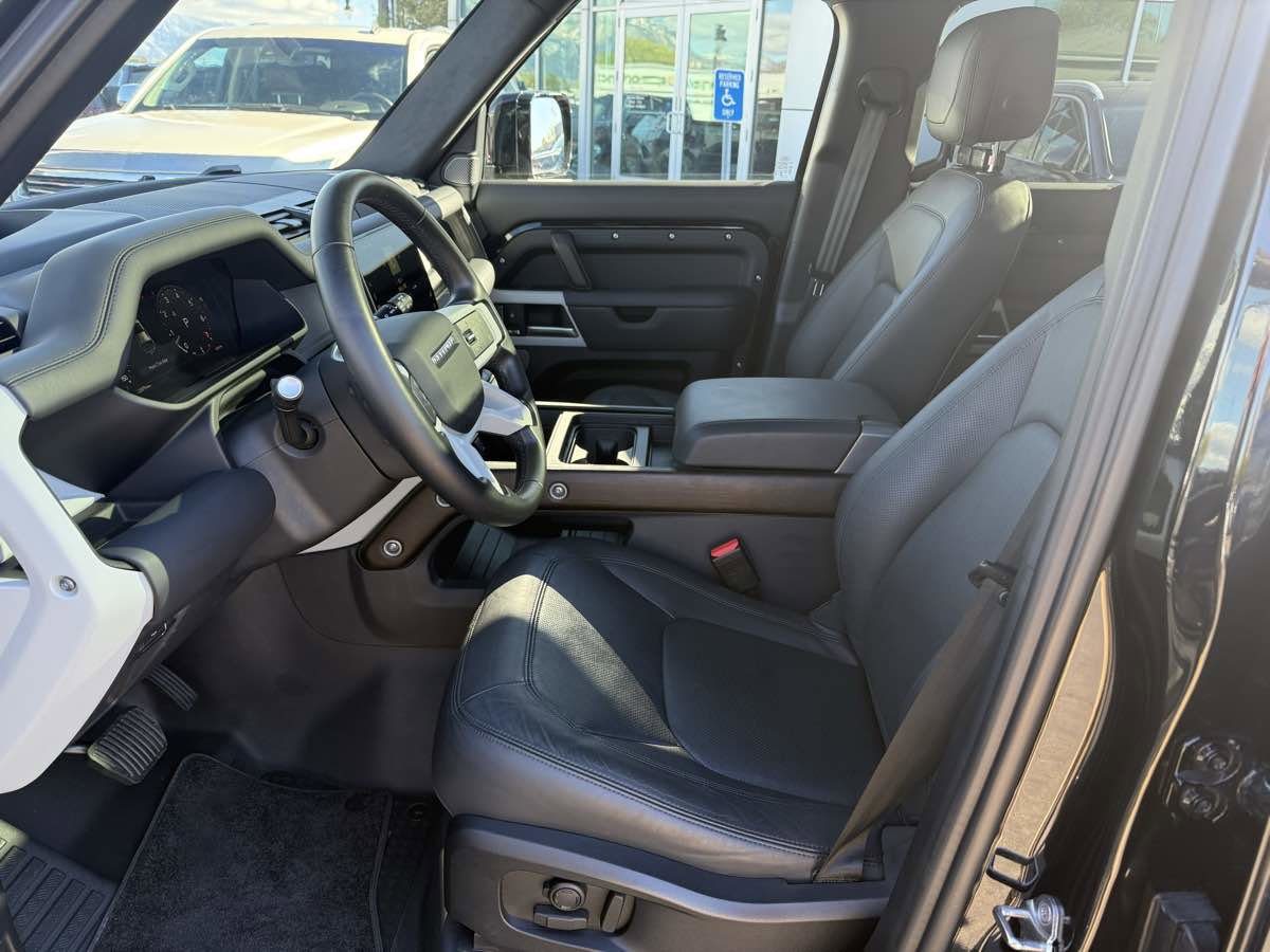 2024 Land Rover Defender 110 SE