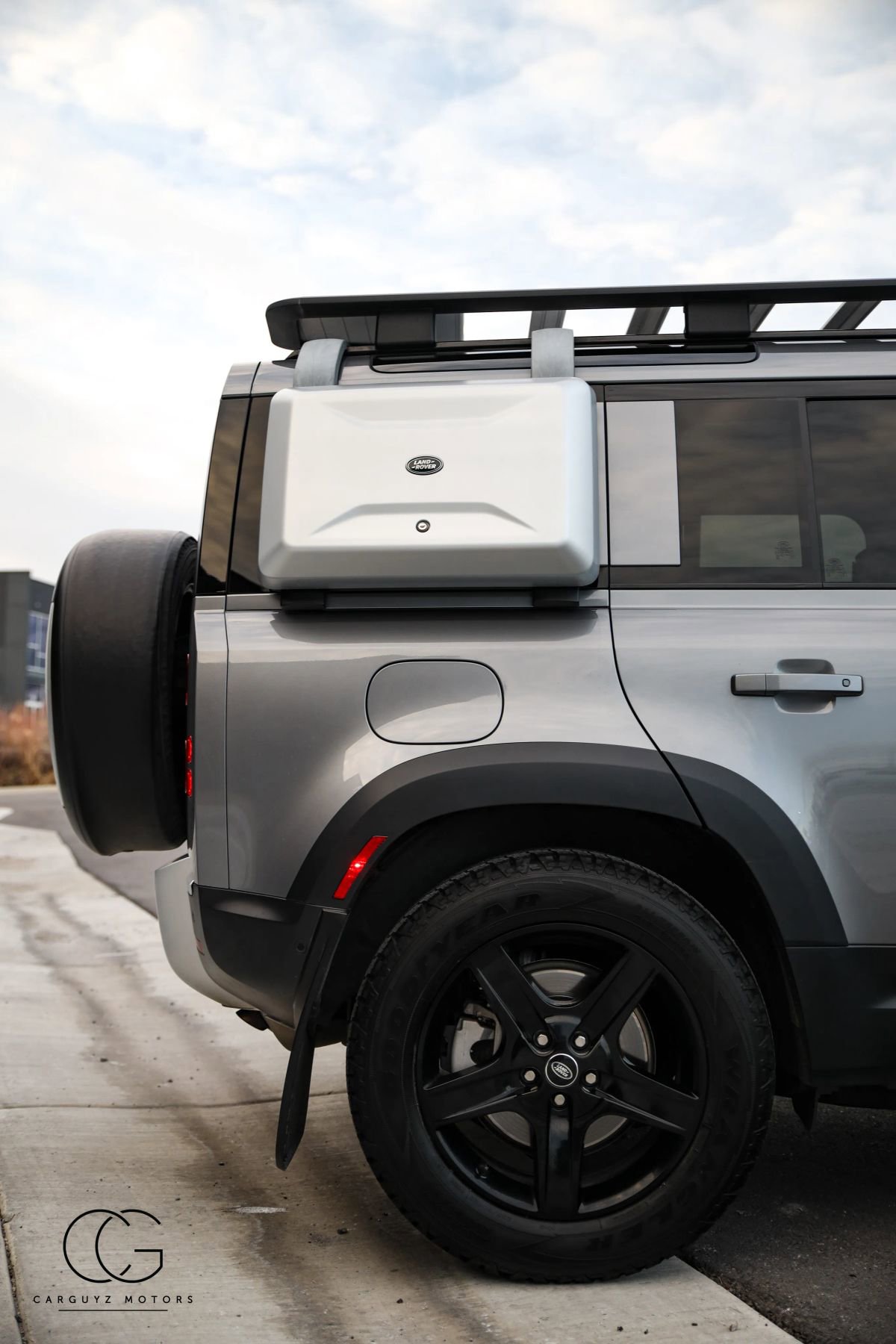 2022 Land Rover Defender 110 SE