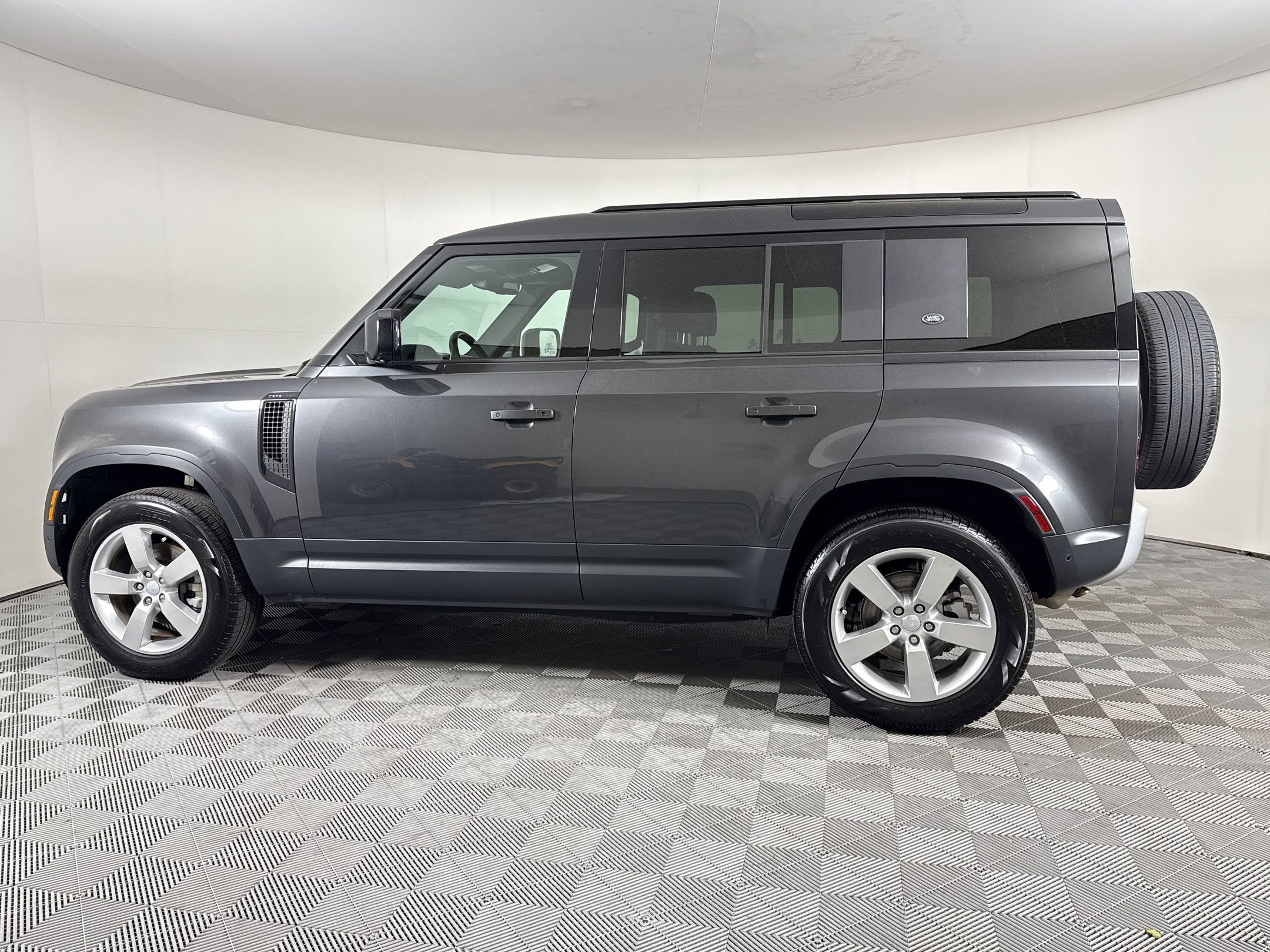 2024 Land Rover Defender 110 S