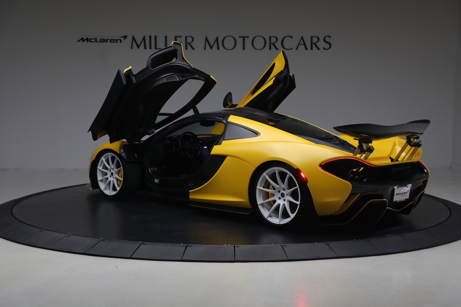 Used 2015 McLaren P1 photo 16