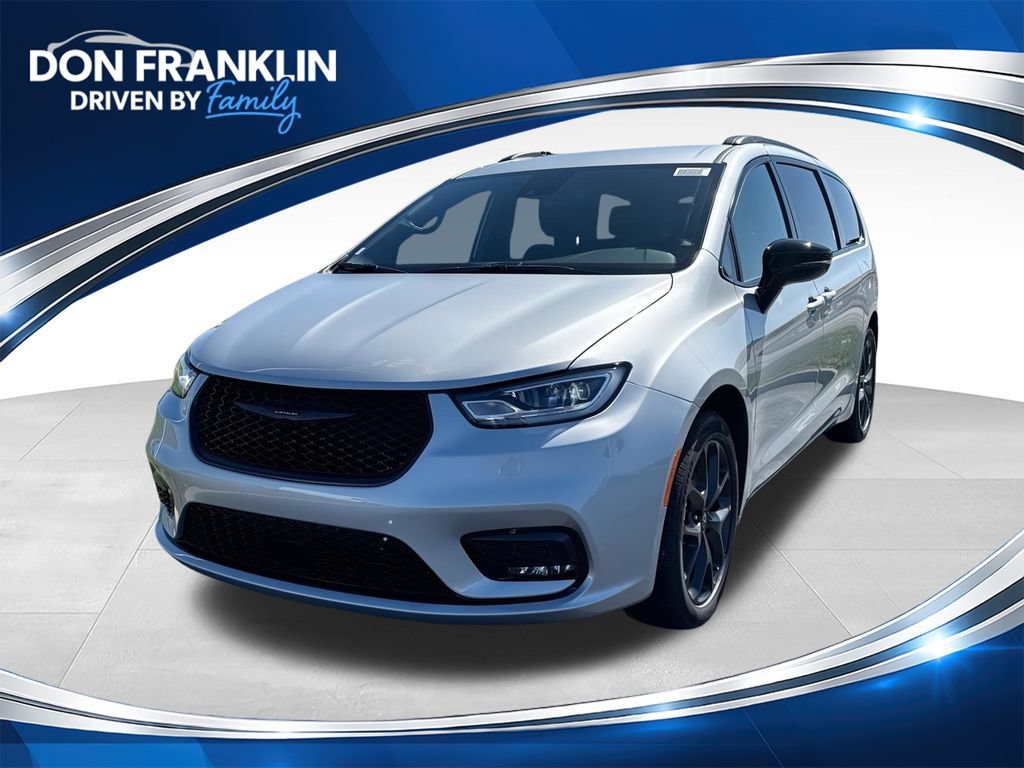 New 2026 Chrysler Pacifica Select w/ S Appearance Package