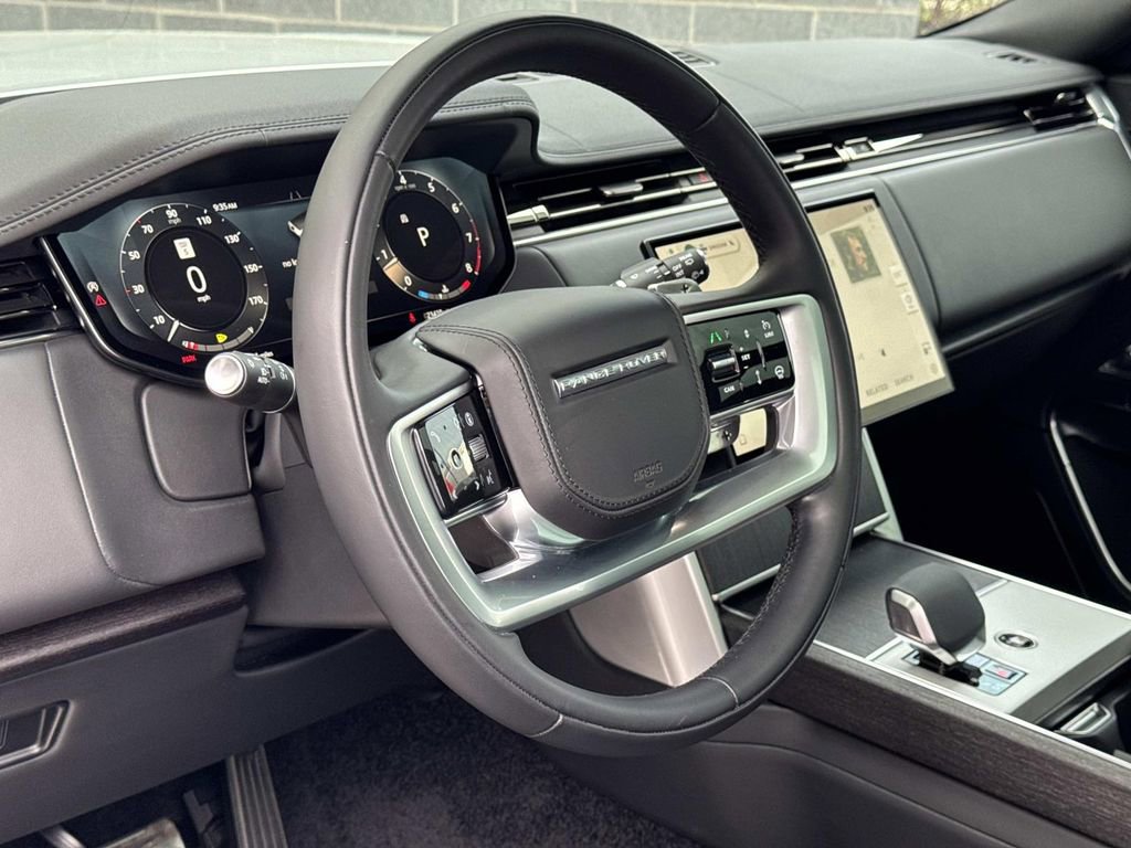 2025 Land Rover Range Rover Long Wheelbase SE