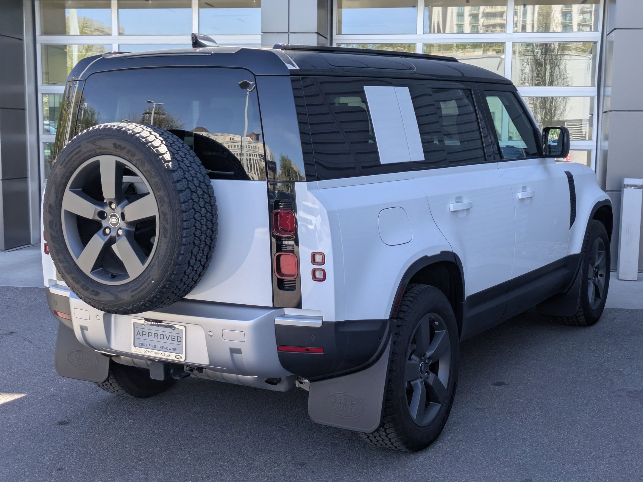 2025 Land Rover Defender 110 S