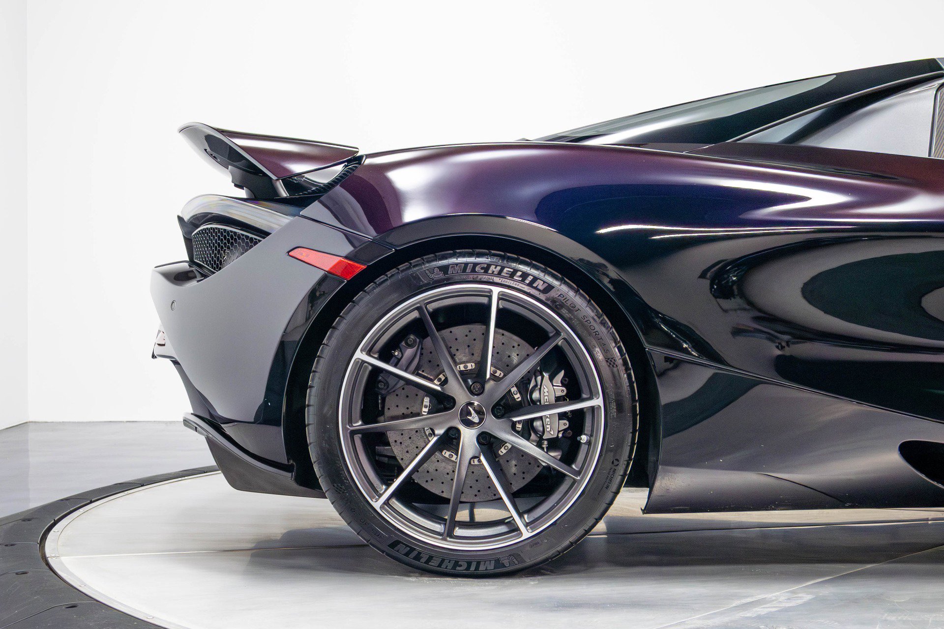 Used 2019 McLaren 720S Luxury photo 18