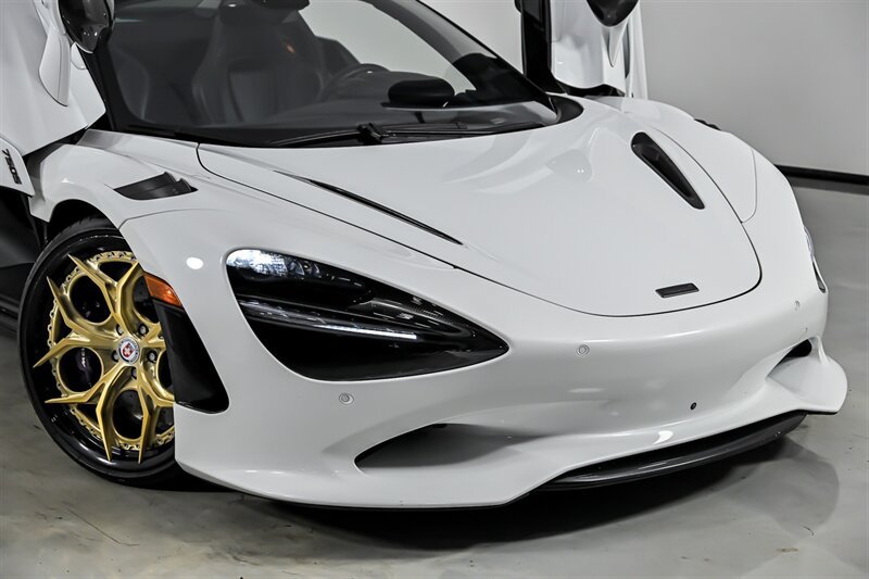 Used 2025 McLaren 750S Spider photo 2