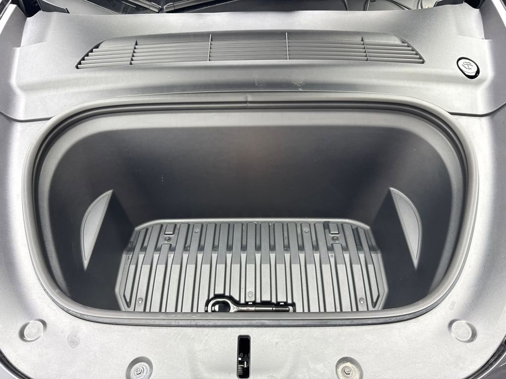 2024 Tesla Model Y Performance