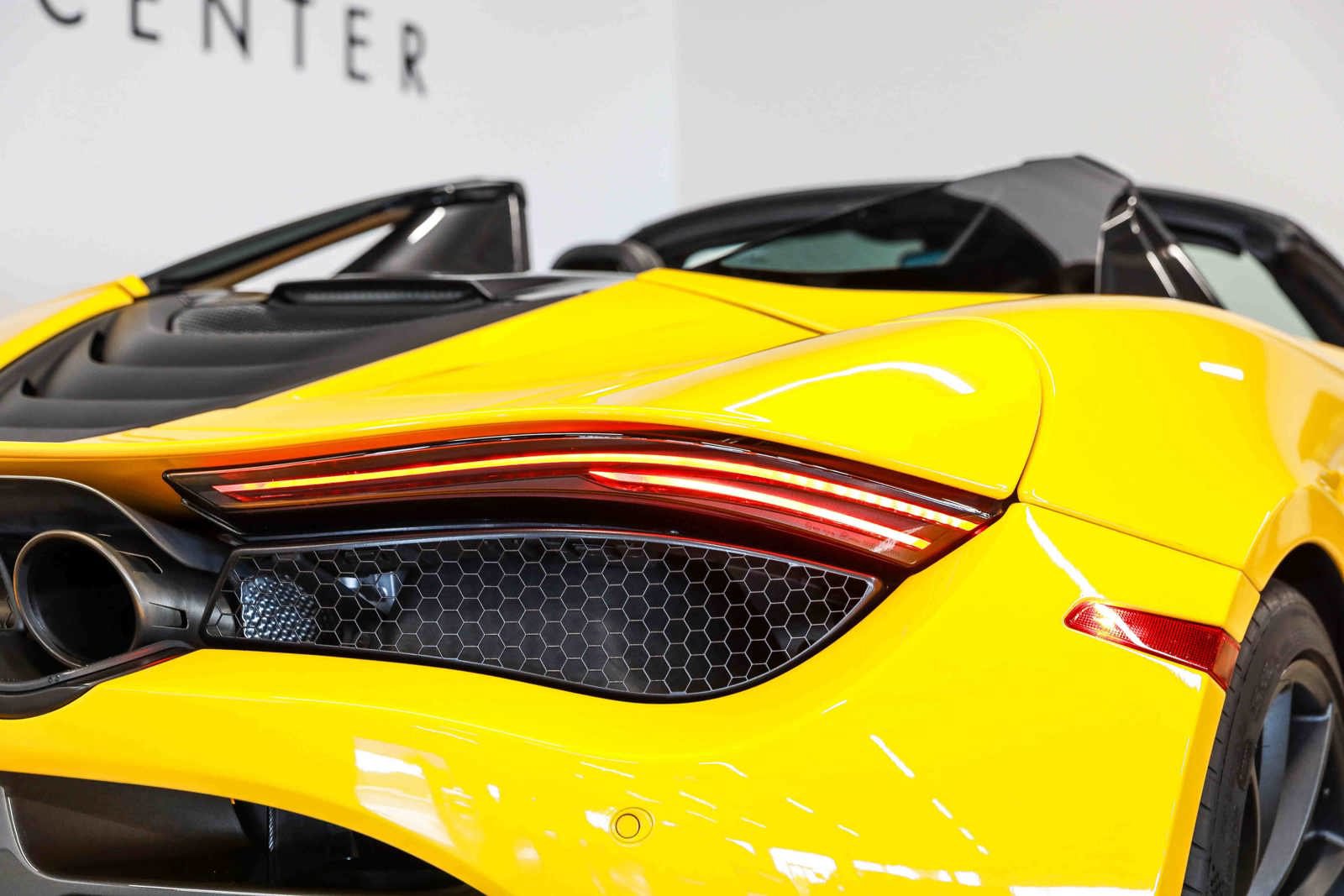 Used 2022 McLaren 720S Performance photo 28