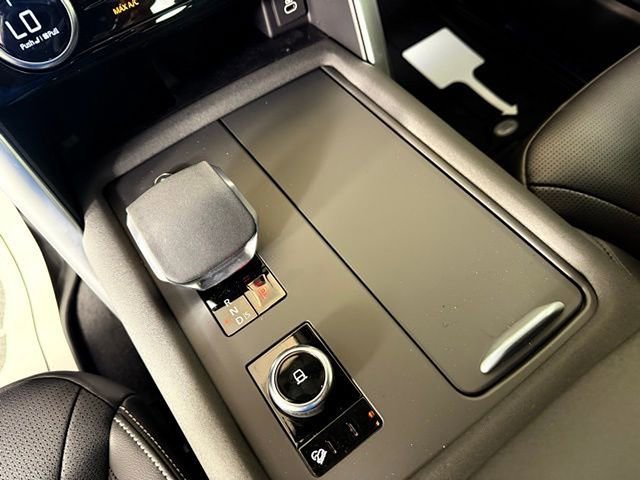 2025 Land Rover Discovery Dynamic SE