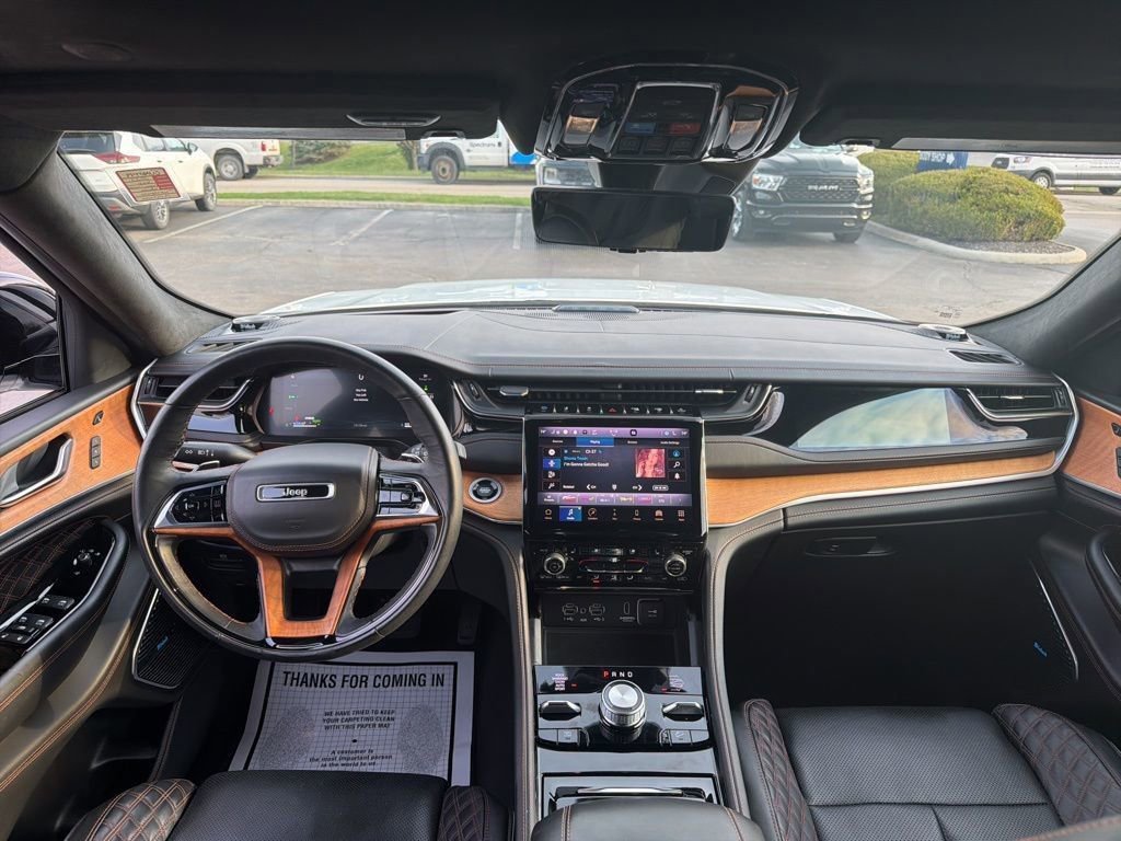 2022 Jeep Grand Cherokee Summit