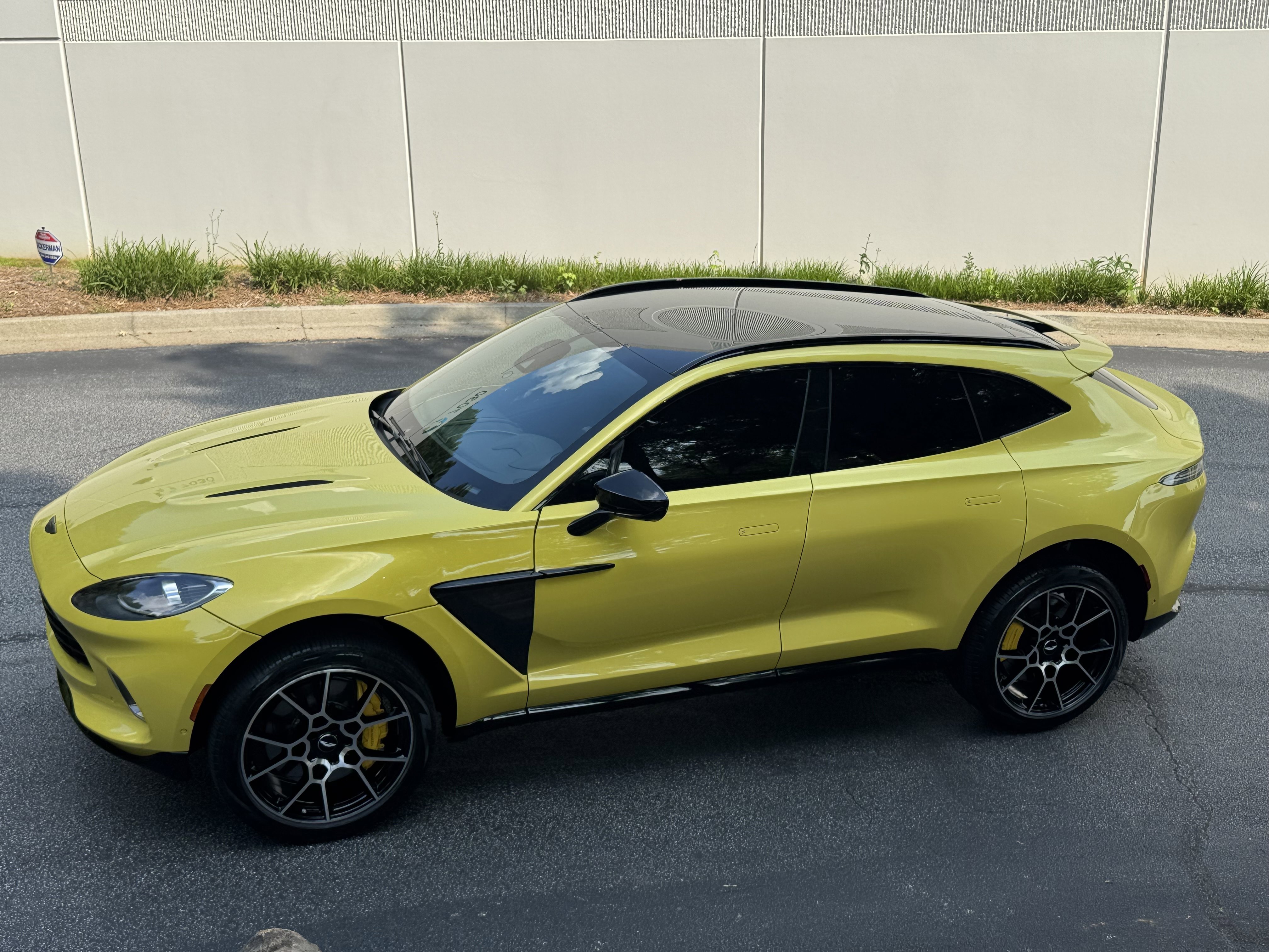 2021 Aston Martin DBX