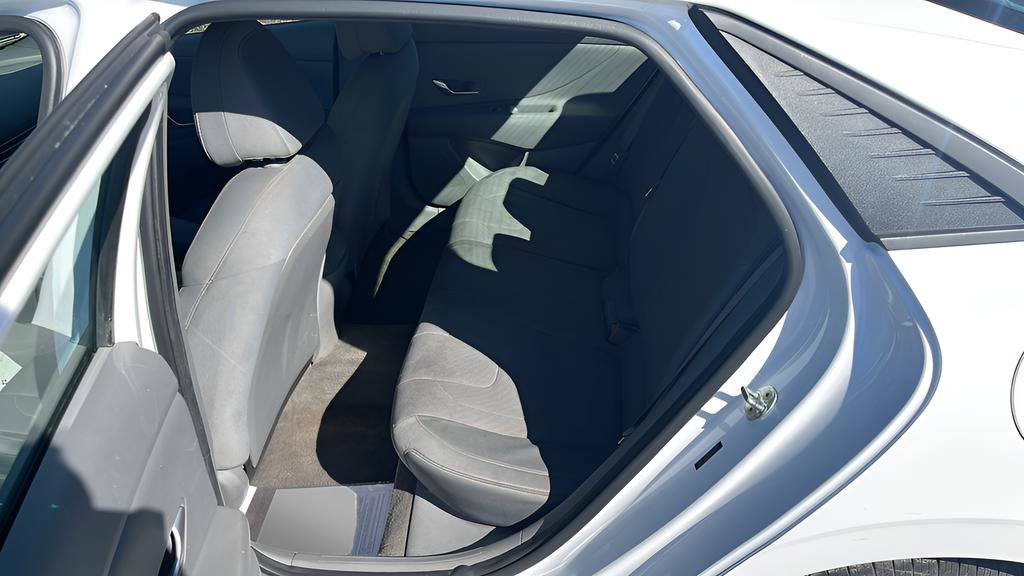 2022 Hyundai Elantra SE