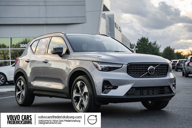 Used 2026 Volvo XC40 B4 Plus w/ Protection Package Premier