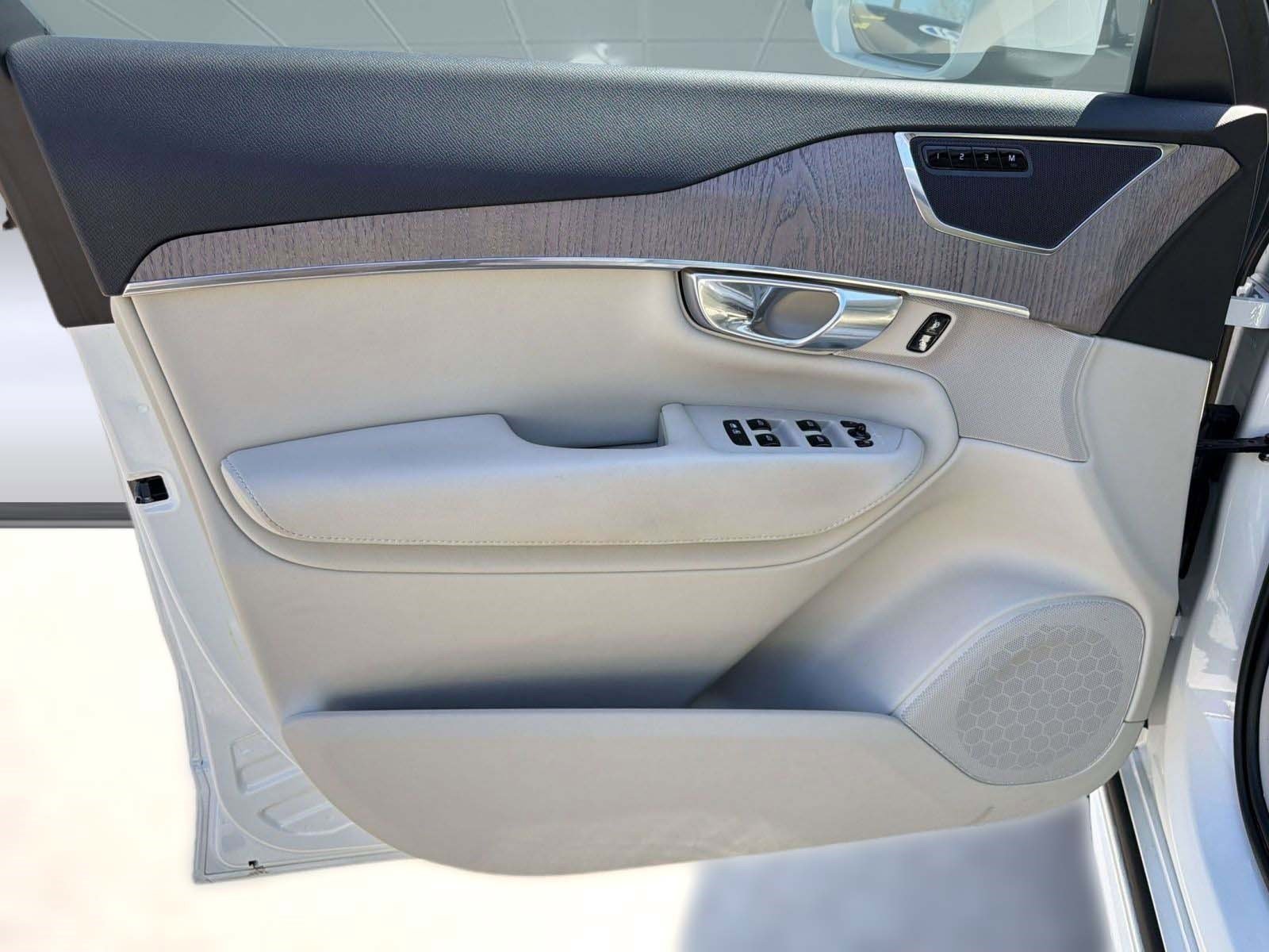 2023 Volvo Xc90 B6 Plus