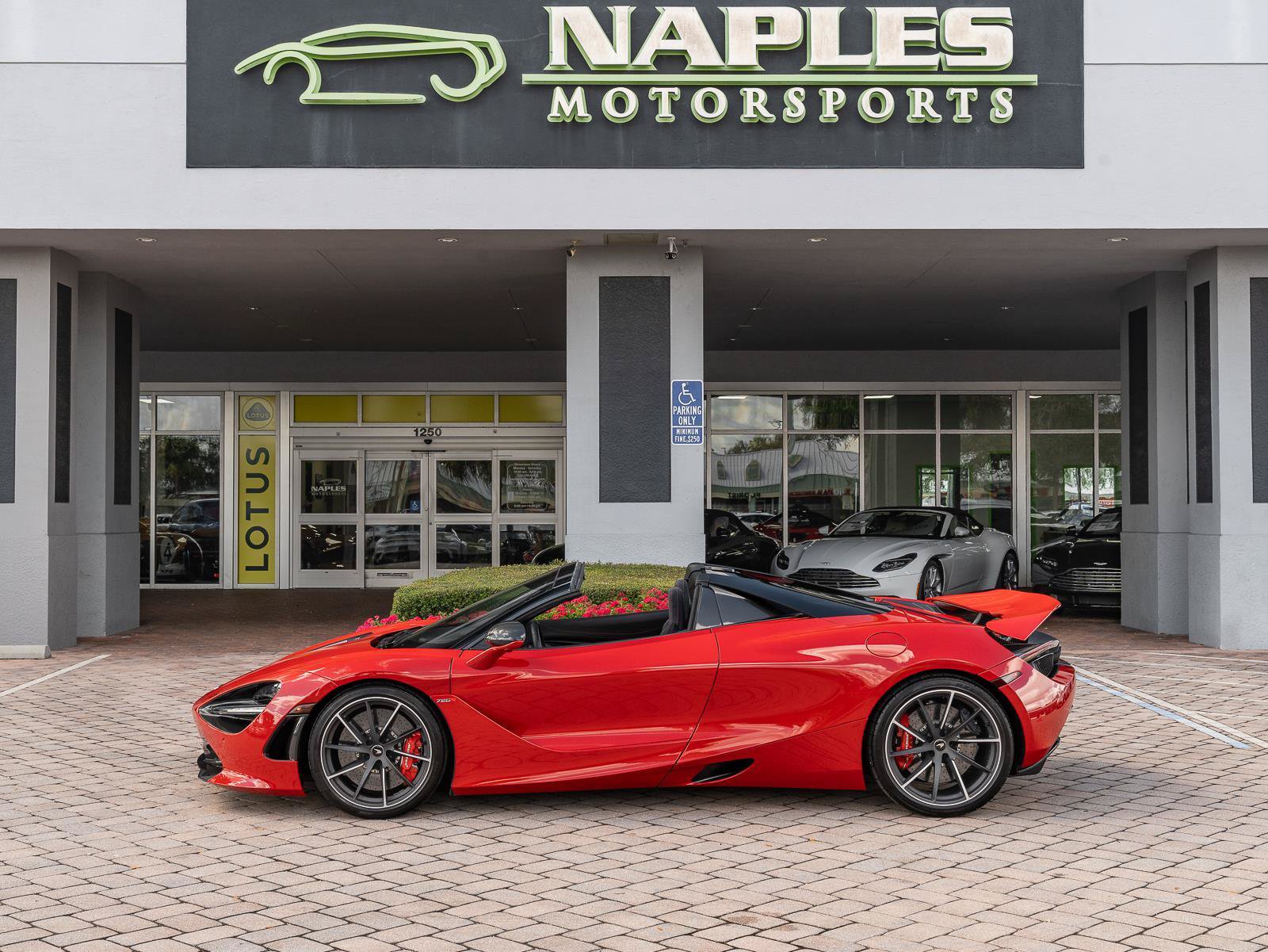 Used 2020 McLaren 720S Performance photo 25