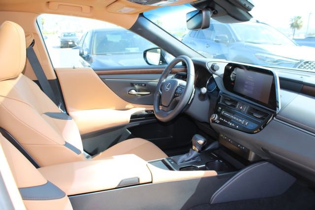 2025 Lexus ES 300h