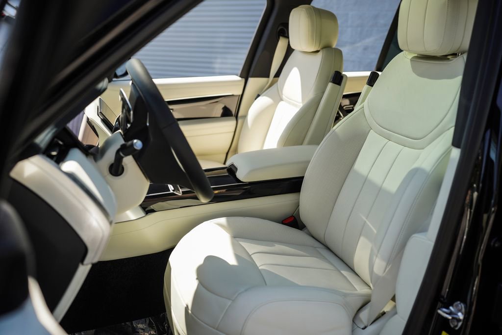 2025 Land Rover Range Rover SE