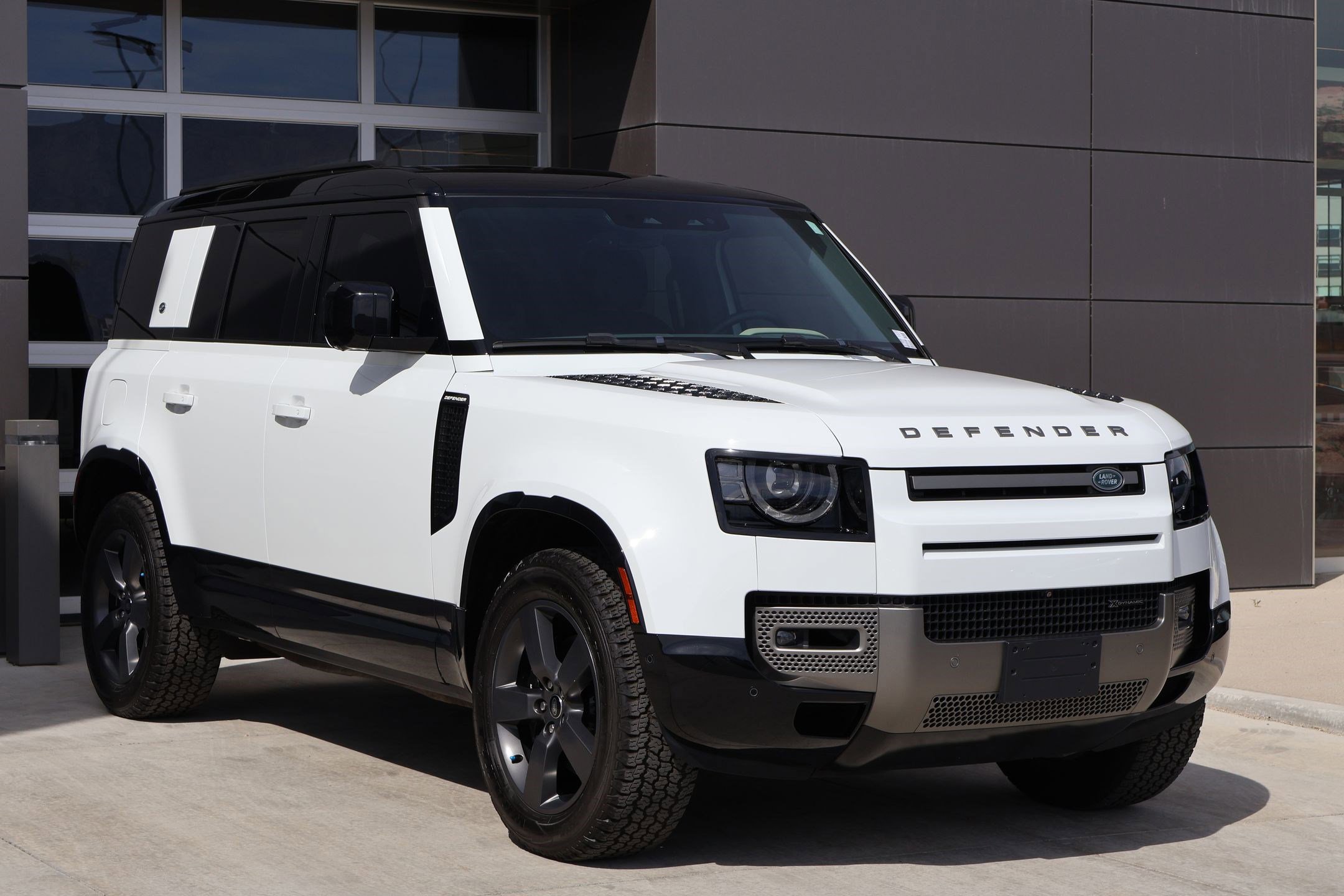 2023 Land Rover Defender 110 X-Dynamic SE