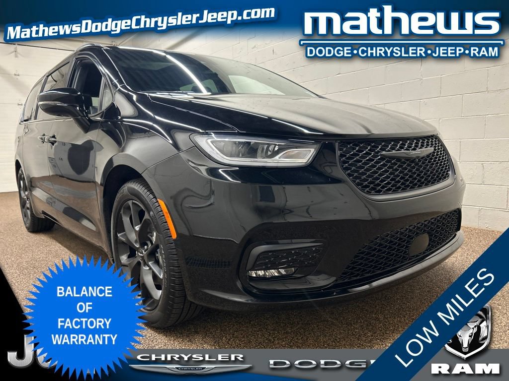 Used 2024 Chrysler Pacifica Limited w/ S Appearance Package
