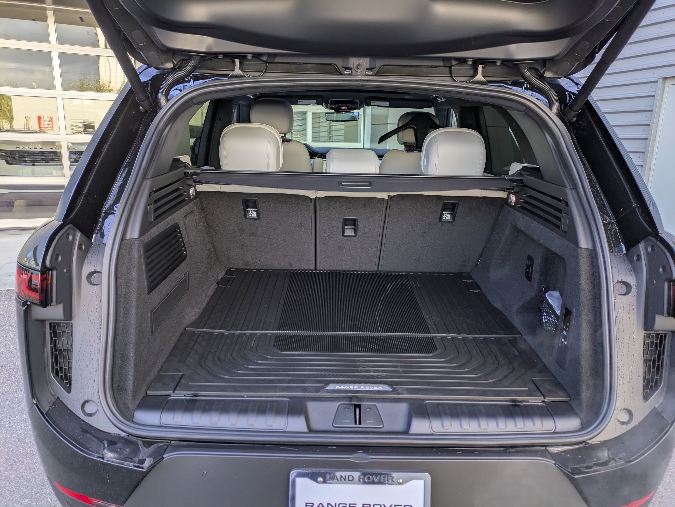 2026 Land Rover Range Rover Sport SE