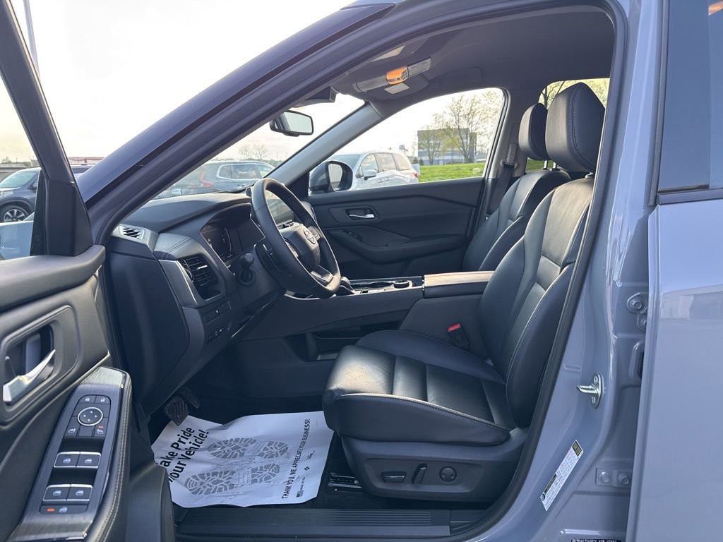 2025 Nissan Rogue SL