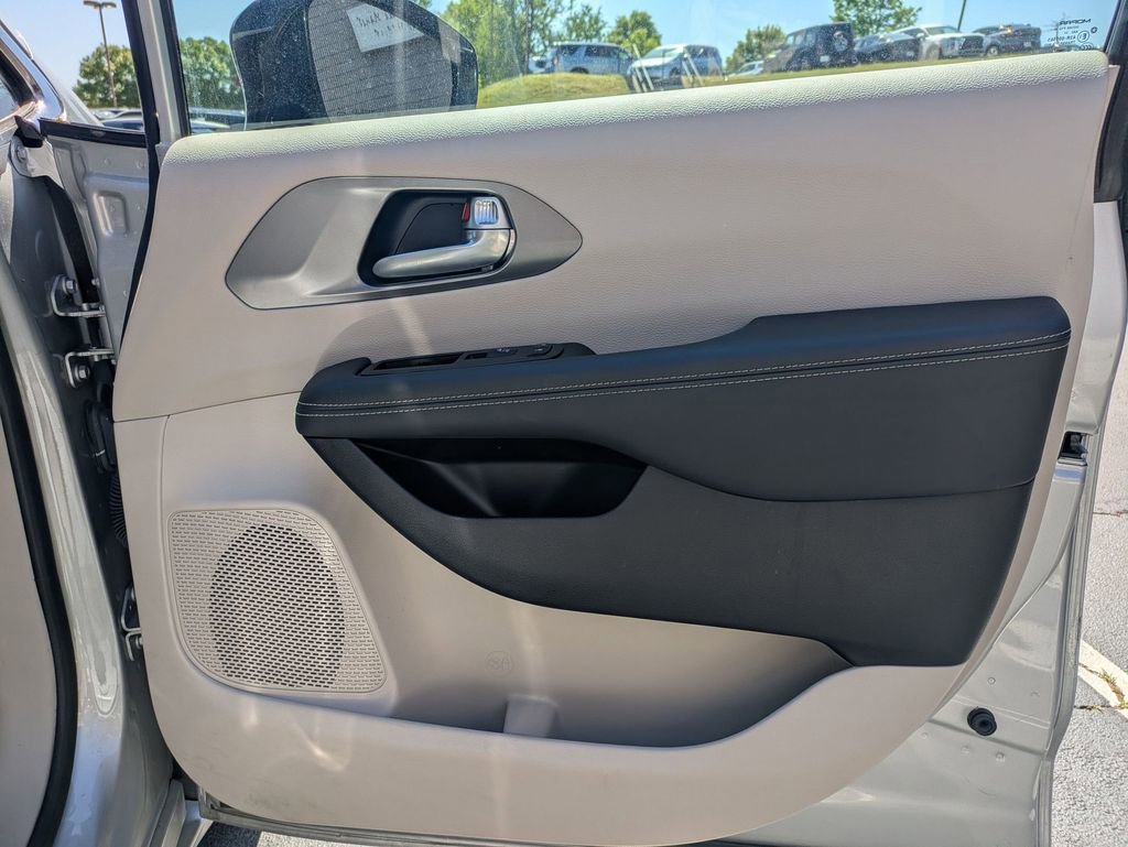 2024 Chrysler Pacifica Touring-L