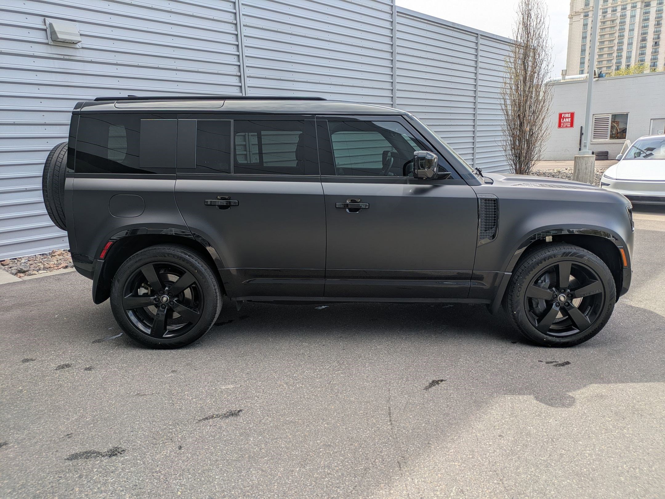 2025 Land Rover Defender 110 X-Dynamic SE