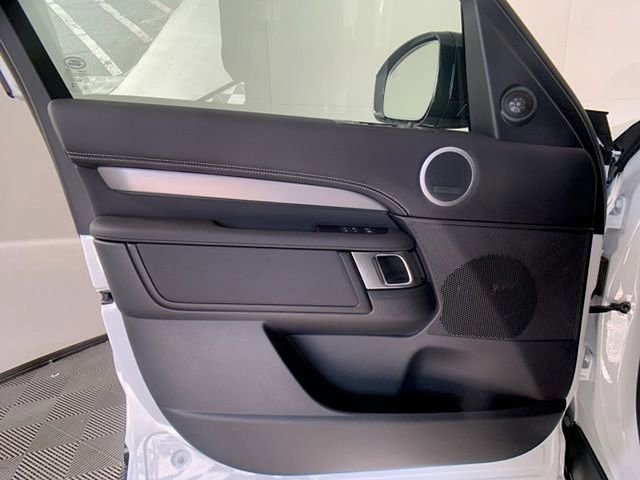 2025 Land Rover Discovery Dynamic SE